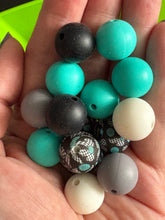 Load image into Gallery viewer, Turquoise Bow Silicone Beads Mix
