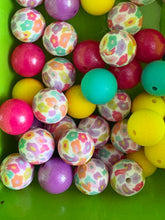Load image into Gallery viewer, Flower Silicone Beads Mix
