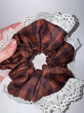 Load image into Gallery viewer, Checkered Lace Hair Scrunchie
