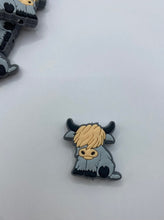 Load image into Gallery viewer, Highland Cow Silicone Focal Bead - gray
