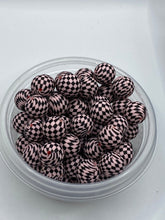 Load image into Gallery viewer, 10 Pink Checkered  Print Silicone Beads - 15mm
