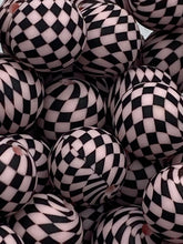Load image into Gallery viewer, 10 Pink Checkered  Print Silicone Beads - 15mm
