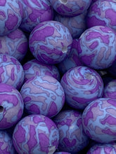 Load image into Gallery viewer, 10 Purple Print Silicone Beads - 15mm
